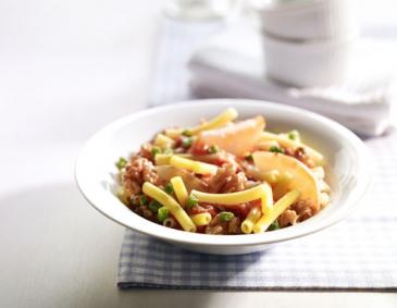 Maccheroni in Ricottasauce mit Birnen, Bohnen und Walnusskernen Maccheroni in Ricottasauce mit Birnen, Bohnen und Walnusskernen