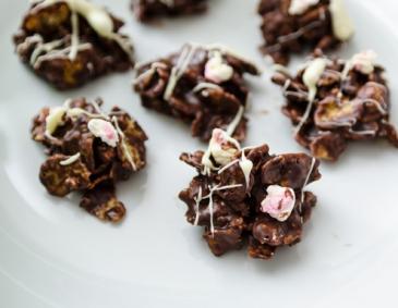Marshmallow-Schokolade-Cornflakes-Häppchen Marshmallow-Schokolade-Cornflakes-Häppchen