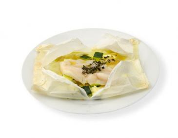 Pangasius und mediterranes Gemüse im Backpapier Pangasius und mediterranes Gemüse im Backpapier
