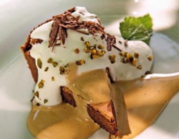 Schokoladetorte mit Kaffeeschaum Schokoladetorte mit Kaffeeschaum