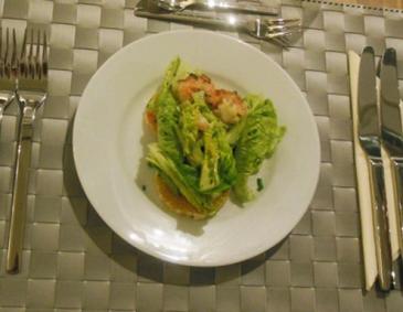 Avocado-Garnelen-Salat mit Aarons „Speed Dressing" Avocado-Garnelen-Salat mit Aarons „Speed Dressing"