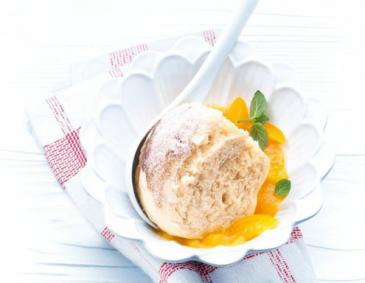 Buchteln mit Marillenkompott aus dem Dampfgarer Buchteln mit Marillenkompott aus dem Dampfgarer