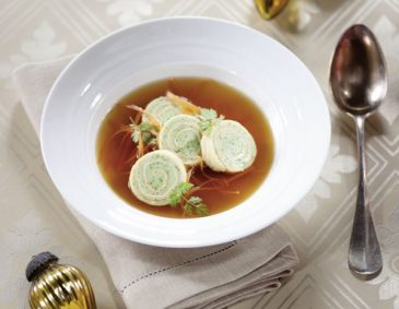 Enten-Bouillon mit Frittaten-Strudel à la Johann Lafer