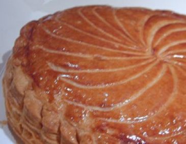Galette des Rois (frz. Dreikönigskuchen) Galette des Rois (frz. Dreikönigskuchen)
