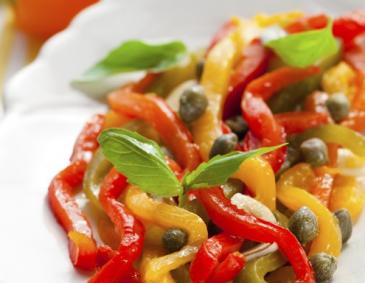 Paprikagemüse mit Kapern und Majoran Paprikagemüse mit Kapern und Majoran