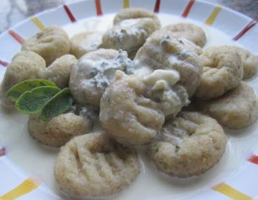 Salbeignocchi mit Käsesauce Salbeignocchi mit Käsesauce