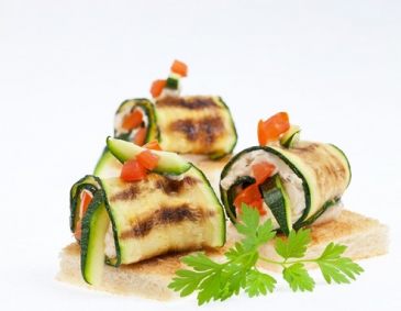Schafskäse im Zucchinimantel Schafskäse im Zucchinimantel