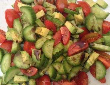 Avocado-Tomaten-Gurken-Salat Avocado-Tomaten-Gurken-Salat