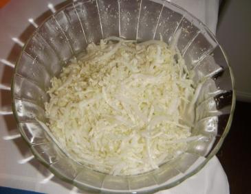 Chinakohlsalat mit Zwiebeln Chinakohlsalat mit Zwiebeln
