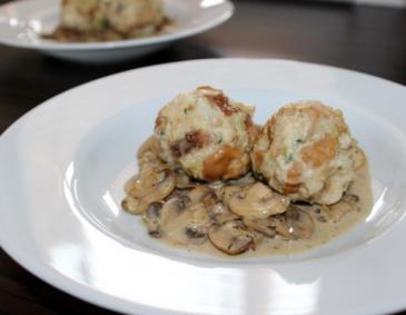 Breznknödel mit Pilzen Breznknödel mit Pilzen