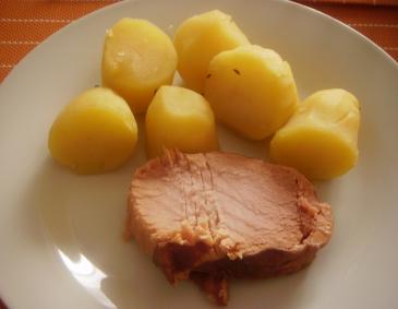 Karreeselchfleisch mit Salzkartoffeln Karreeselchfleisch mit Salzkartoffeln