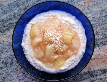 Knusperjogurt mit Rhabarber Knusperjogurt mit Rhabarber