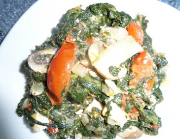 Spinat mit Tomaten und Champignons Spinat mit Tomaten und Champignons