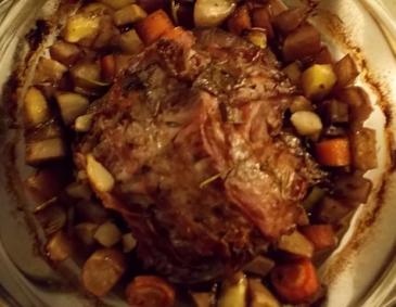Hirsch auf Gemüse gebraten Hirsch auf Gemüse gebraten