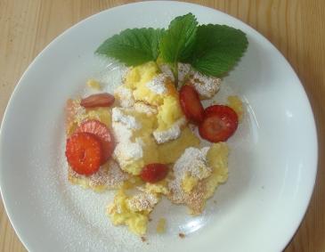 Grießschmarren mit Erdbeeren Grießschmarren mit Erdbeeren