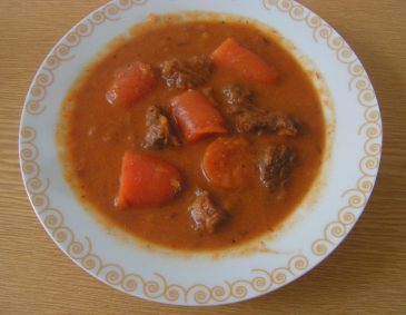 Rindsgulasch mit Karotten Rindsgulasch mit Karotten