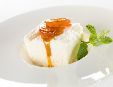 Grießflammerie mit karamellisierten Kumquats Grießflammerie mit karamellisierten Kumquats