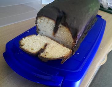 Zitronenkuchen mit Schokoguss Zitronenkuchen mit Schokoguss