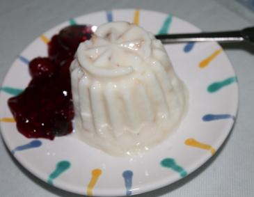 Haselnusspudding mit Frucht Haselnusspudding mit Frucht