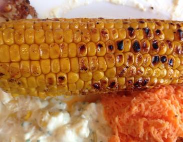 Gegrillter Maiskolben Gegrillter Maiskolben