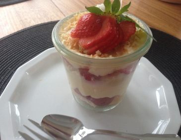 Erdbeer-Kokos-Tiramisu Erdbeer-Kokos-Tiramisu