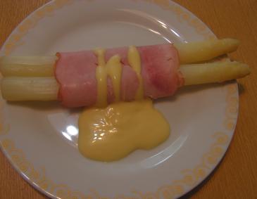 Spargel in Schinken mit Sauce Hollandaise Spargel in Schinken mit Sauce Hollandaise