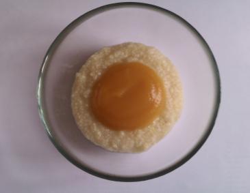 Hirseflockenbrei mit Apfel und Pfirsich Hirseflockenbrei mit Apfel und Pfirsich