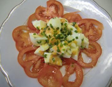 Eisalat auf Tomatencarpaccio Eisalat auf Tomatencarpaccio