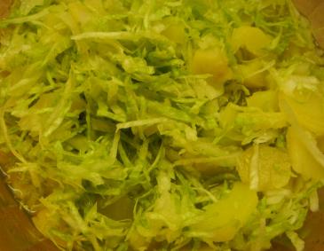 Eisbergsalat mit Kartoffeln Eisbergsalat mit Kartoffeln