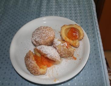 Marillenknödel aus Brandteig Marillenknödel aus Brandteig