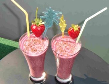 Melonen-Erdbeer-Nektarinen-Cocktail Melonen-Erdbeer-Nektarinen-Cocktail