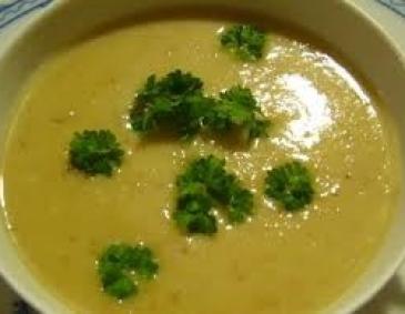 Petersilienwurzelsuppe mit Eierschwammerl Petersilienwurzelsuppe mit Eierschwammerl