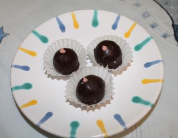 Rumkugeln mit Weichseln Rumkugeln mit Weichseln