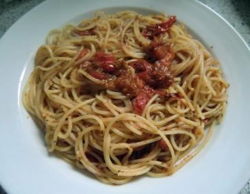 Spaghetti mit Kräutertomaten-Sauce Spaghetti mit Kräutertomaten-Sauce