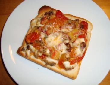 Würziger Mozzarellatoast Würziger Mozzarellatoast
