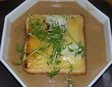 Zwiebelsuppe Zwiebelsuppe
