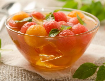 Grüntee-Limetten-Melonen-Bowle Grüntee-Limetten-Melonen-Bowle