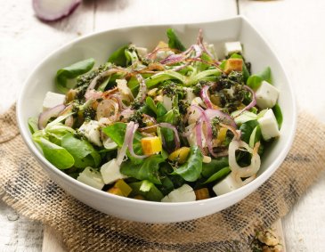 Vogerlsalat mit Feta Vogerlsalat mit Feta