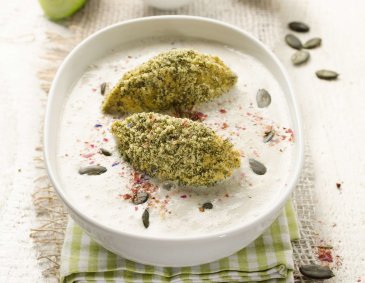 Gurkensuppe mit Kürbiskernnockerl Gurkensuppe mit Kürbiskernnockerl