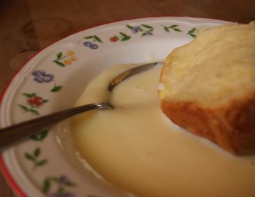 Dirndlbuchteln mit Vanillesauce Dirndlbuchteln mit Vanillesauce