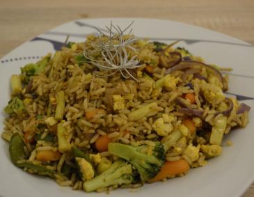 Gebratener Reis mit Gemüse und Ei Gebratener Reis mit Gemüse und Ei
