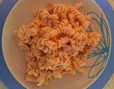 Nudelsalat mit Thunfisch und Ananas Nudelsalat mit Thunfisch und Ananas