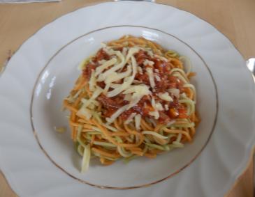 Bunte Spaghetti mit Sauce Bunte Spaghetti mit Sauce