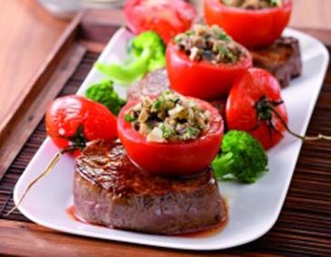 Pfeffersteaks mit gefüllten Paradeisern