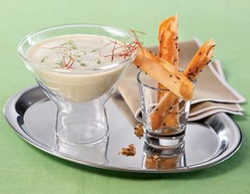 Fenchelcremesuppe mit Anishippen Fenchelcremesuppe mit Anishippen