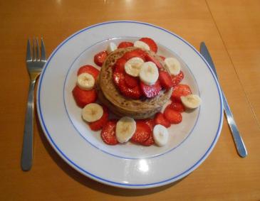 Haferflocken-Vollkorn-Pancakes mit Erdbeeren Haferflocken-Vollkorn-Pancakes mit Erdbeeren