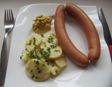 Frankfurter Würstchen mit Kartoffelsalat Frankfurter Würstchen mit Kartoffelsalat