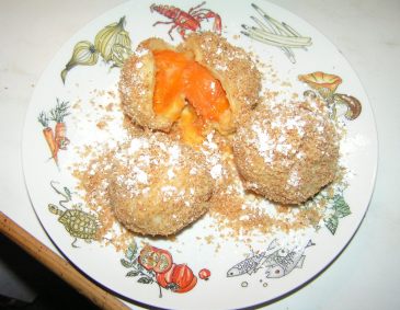 Marillenknödel mit Marzipan Marillenknödel mit Marzipan