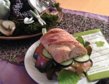 Sandwich mit gebeizter Lachsforelle Sandwich mit gebeizter Lachsforelle