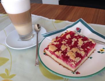 Ribisel-Topfen-Kuchen mit Streusel Ribisel-Topfen-Kuchen mit Streusel